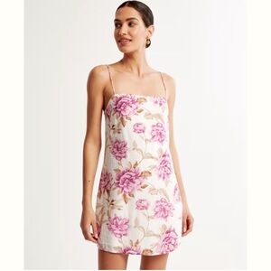 NWT Abercrombie Purple Floral
Crinkle Textured Mini Dress